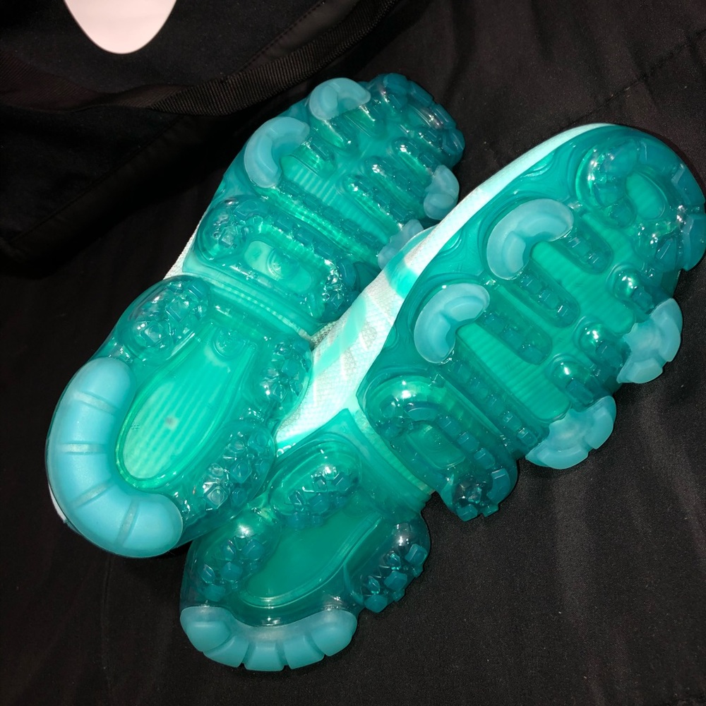 SOLD‼️‼️‼️Women’s Air Vapormax 2019 “Teal tint”. - Picture 4 of 11